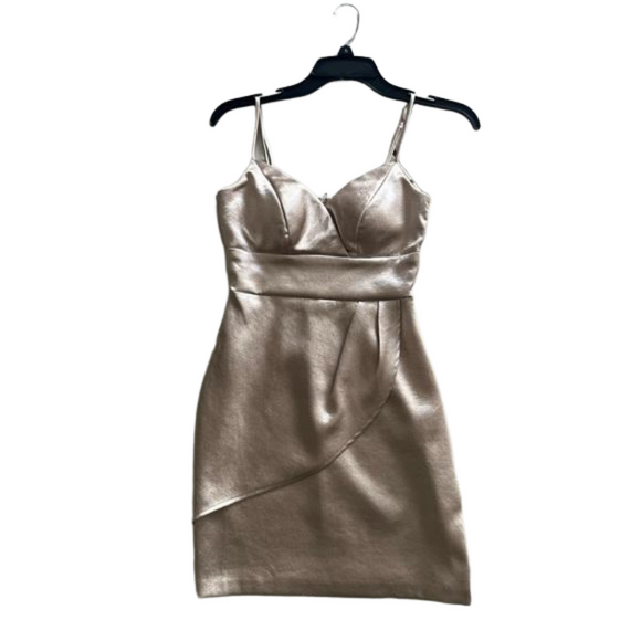 Teeze Me Dresses & Skirts - Teeze Me - Womens Juniors Champagne Cocktail Dress size 0